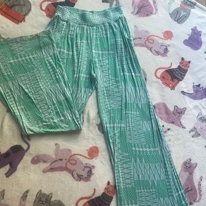 Size L lounge pants, fully length, turquoise, patterned.